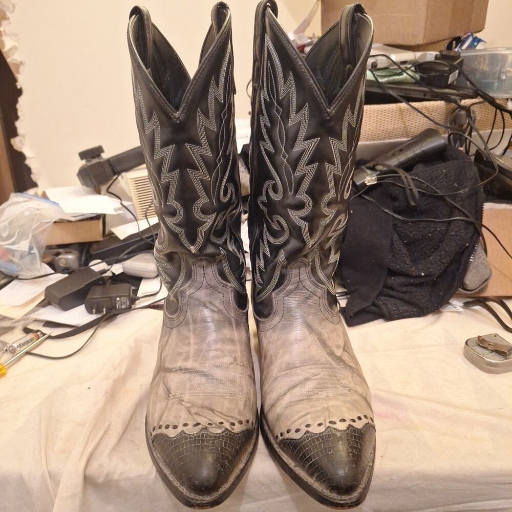 Laredo Mens Cowboy Boots #6782 Size 9.5D. Very Nice